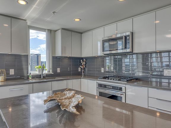 4th image of 3096 Windsor Gate #2203