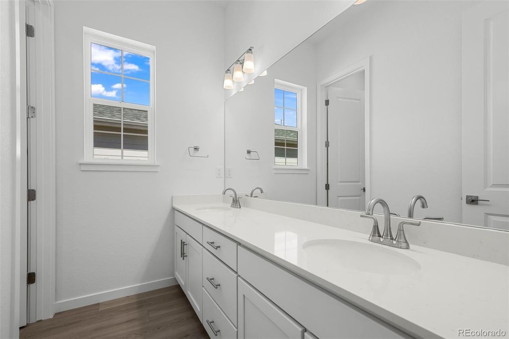 3807 Emerald Shore Circle