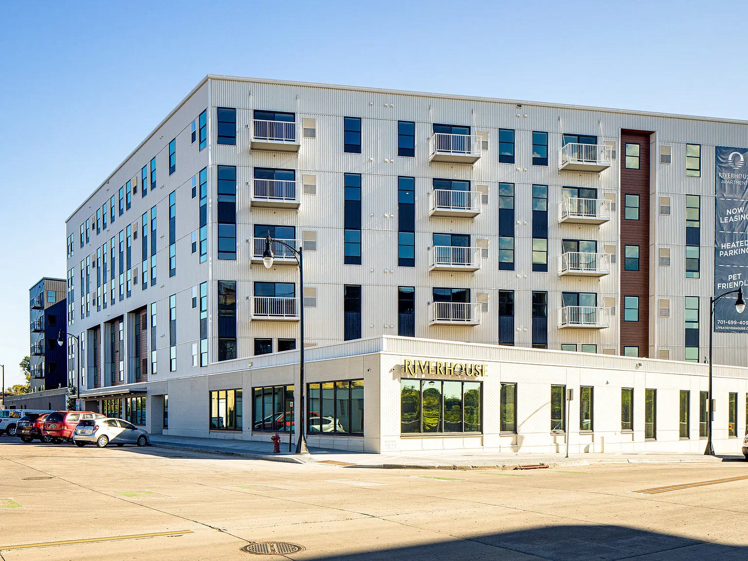 Riverhouse Apartments — Photo 4