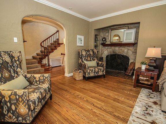 5th image of 1109 E Circle Dr