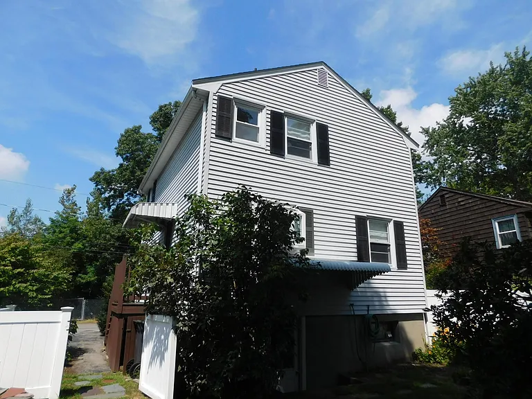 62 Wentworth St — Photo 2