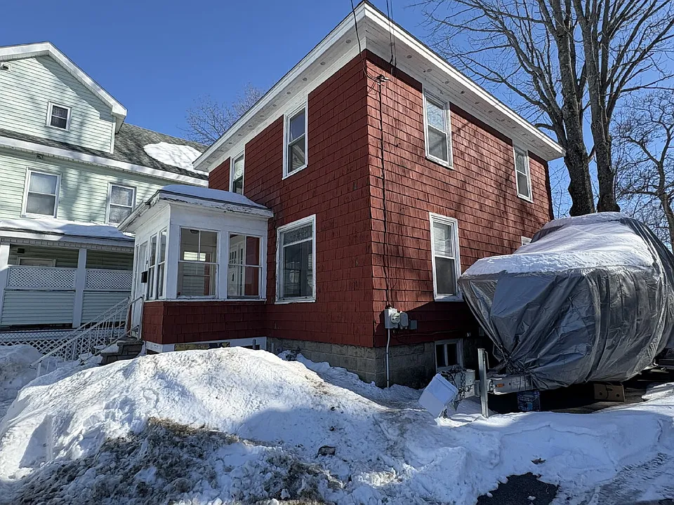 670 Main St