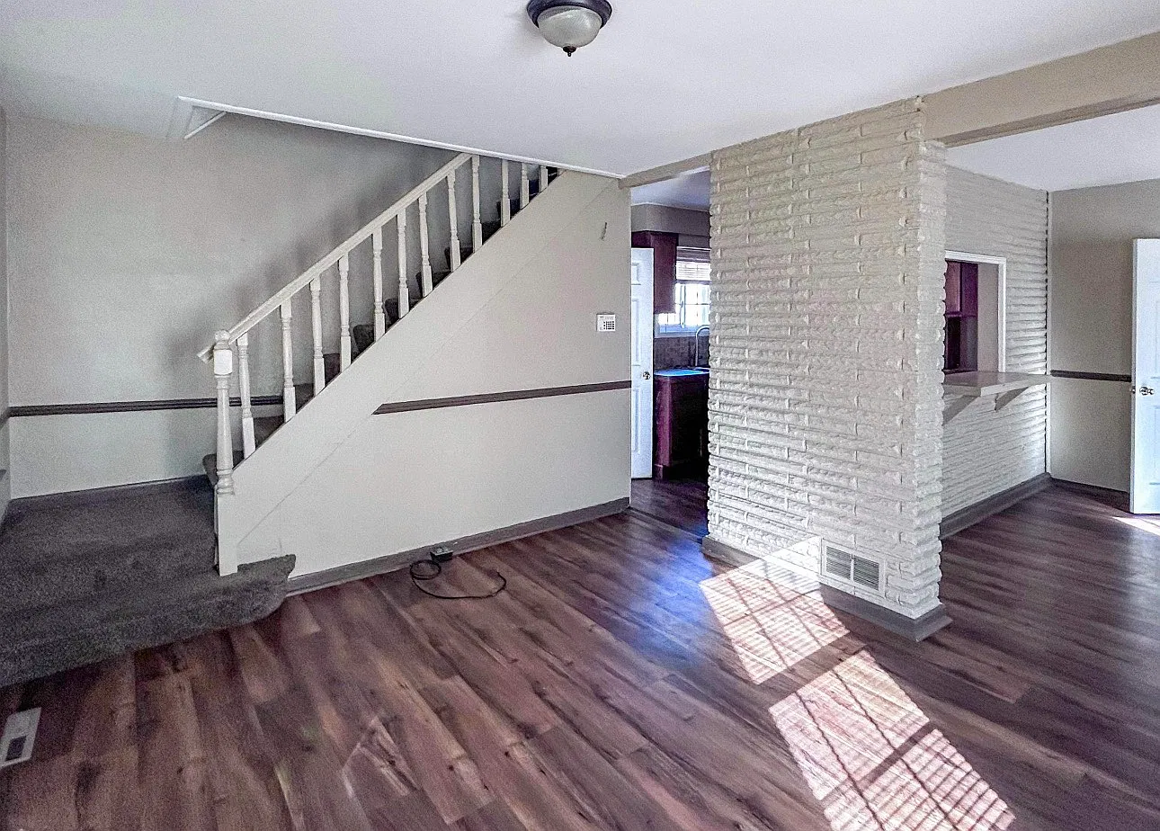854 Perry St — Photo 4