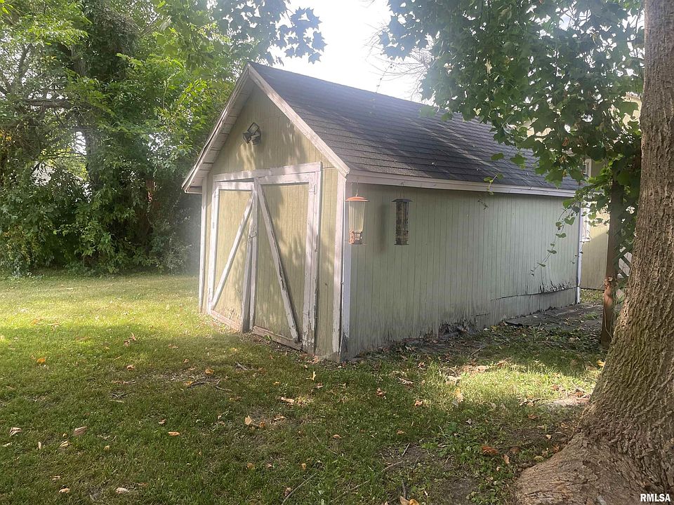 2nd image of 1237 E Wheeler St