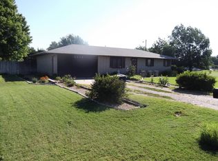 3316 Sycamore Rd, Hutchinson, KS 67502