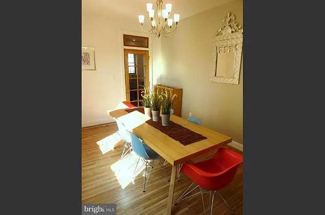 4 bed, 2.5 bath, 1800 sqft, $4,300 — Photo 3