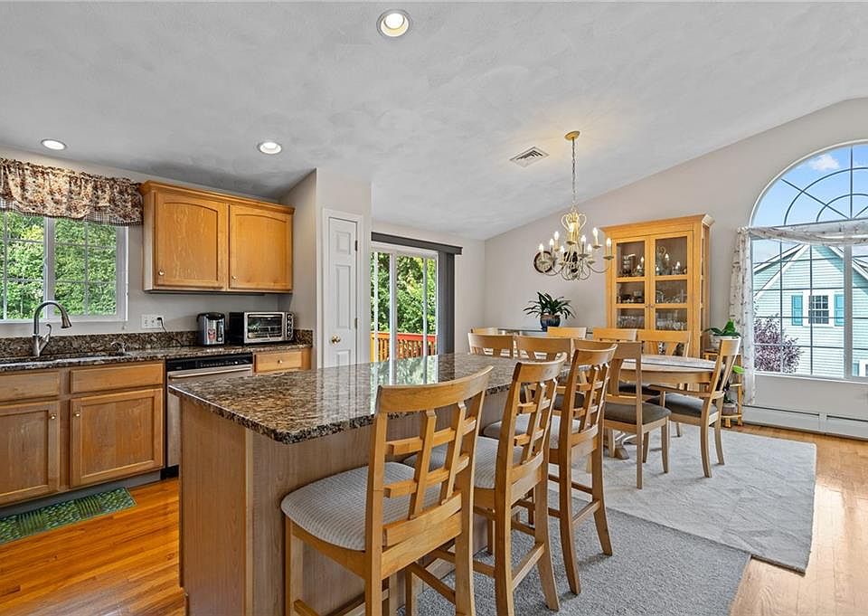 2nd image of 28 Hummingbird Ln