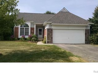 113 Aspen Way, South Lyon, MI 48178