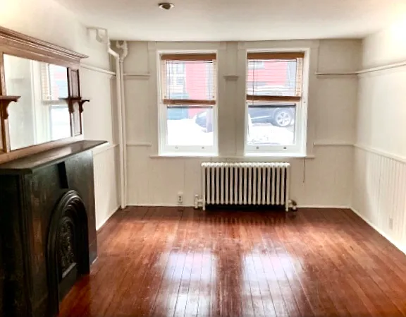 Living room with south-facing exposure