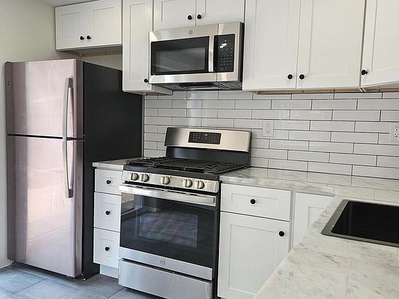 2nd image of 2952 Richmond St Floor 1