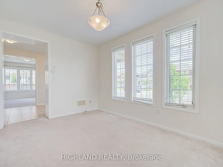513 Tyrone Cres — Photo 7