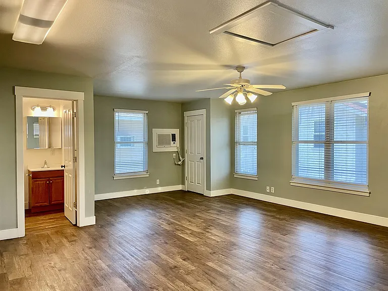 2402 McGie St #B — Photo 2