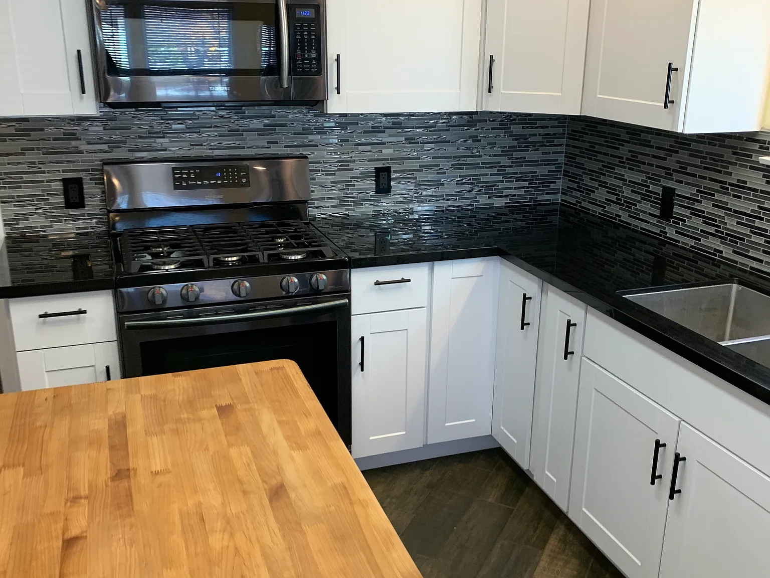 2 bed, 1000 sqft, $1,825 — Photo 2