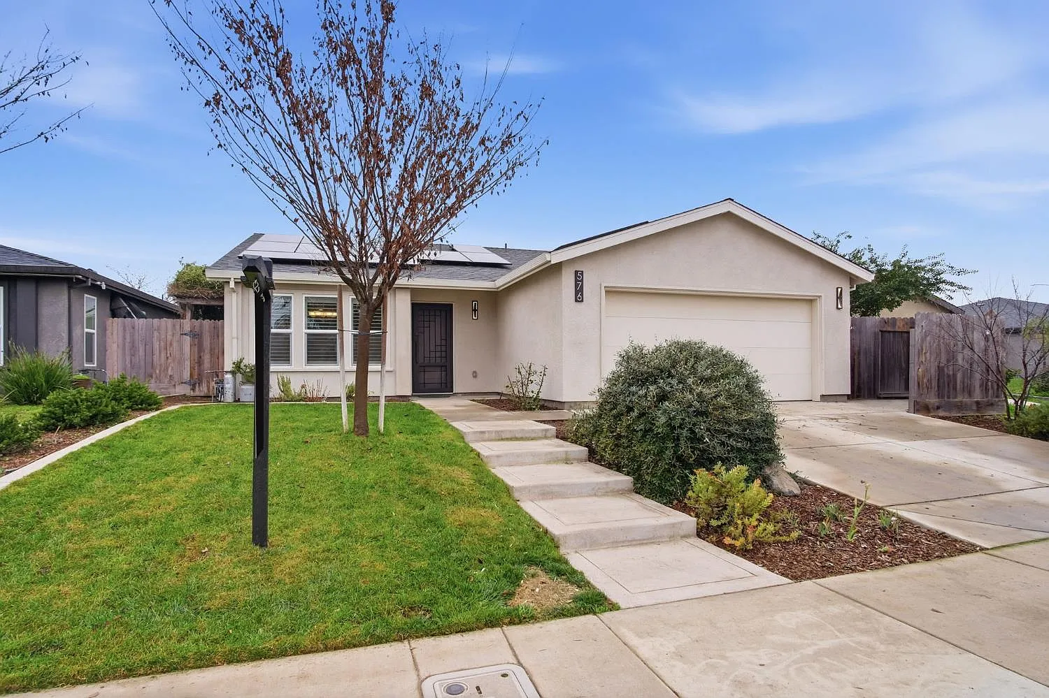 576 Janell Ct photo 1