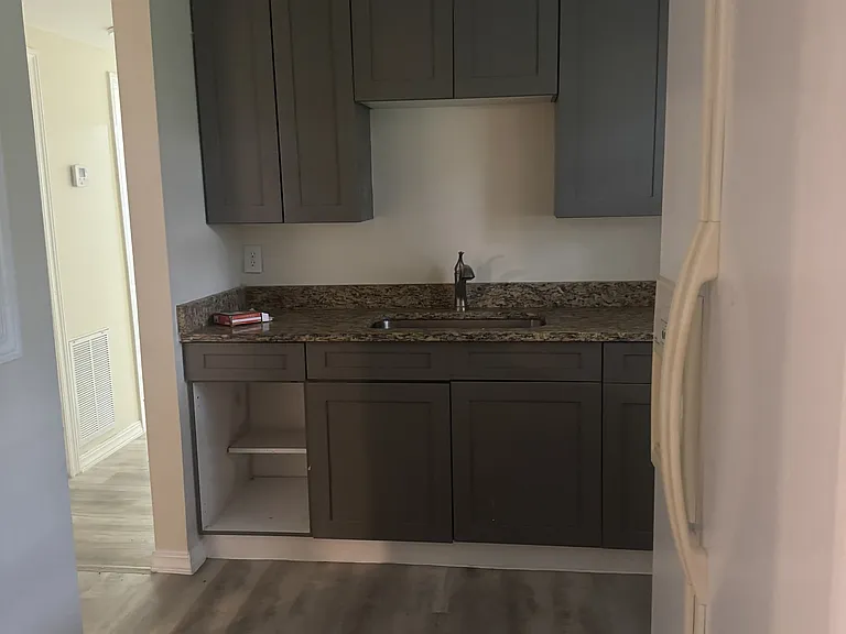 1011 Carter St — Photo 7