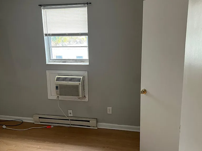 5052 Delta St #11 — Photo 9