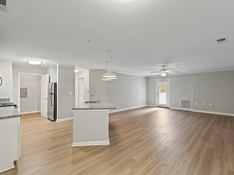 SomerHill Farms Apartments — Photo 4