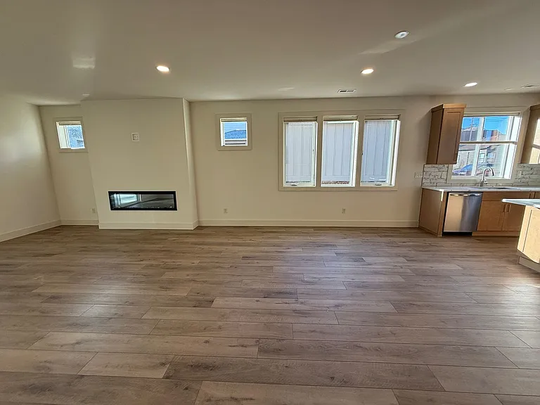 1722 Castlerock Ave — Photo 4