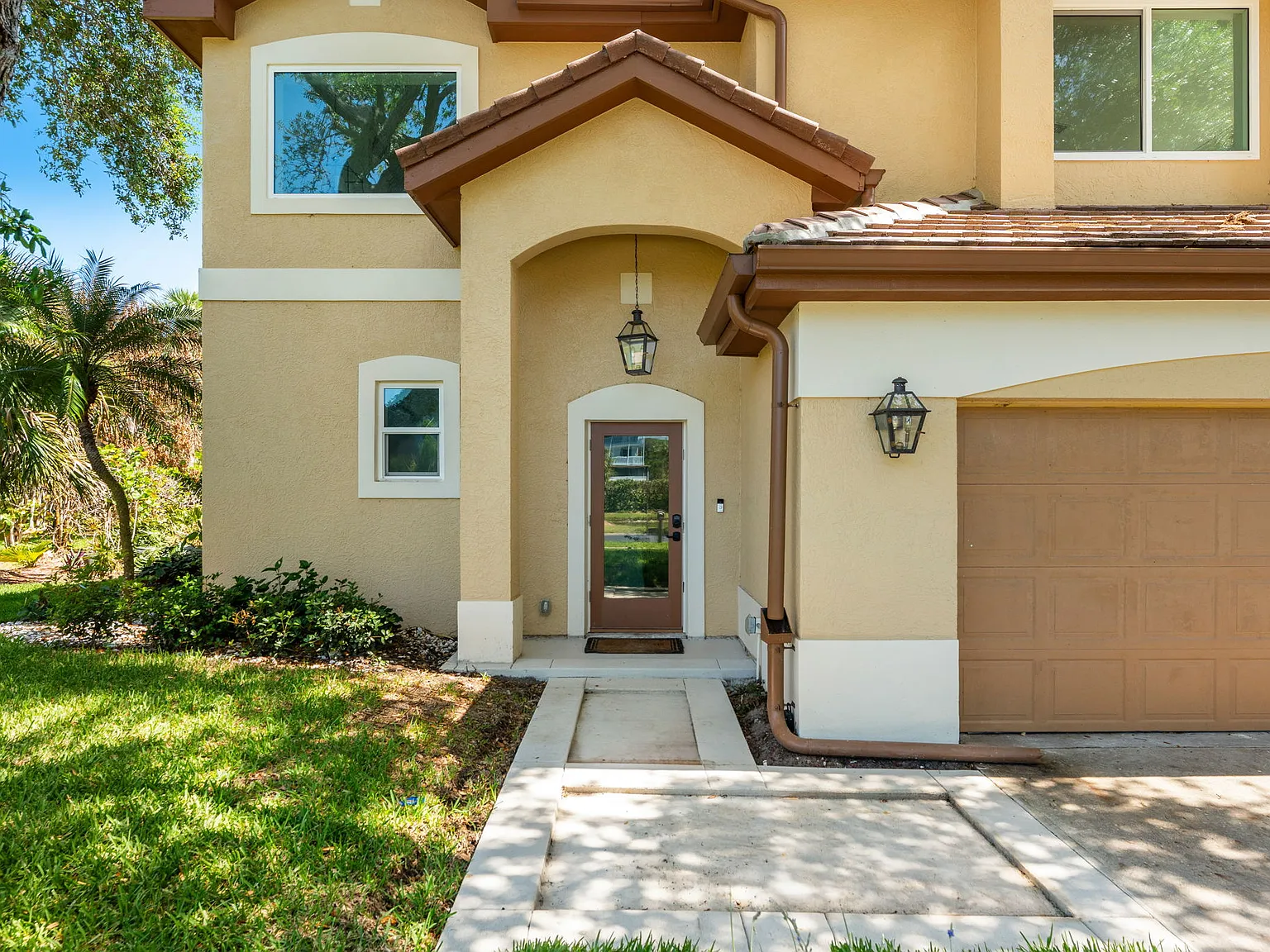 3 bed, 2005 sqft, $6,800 — Photo 2