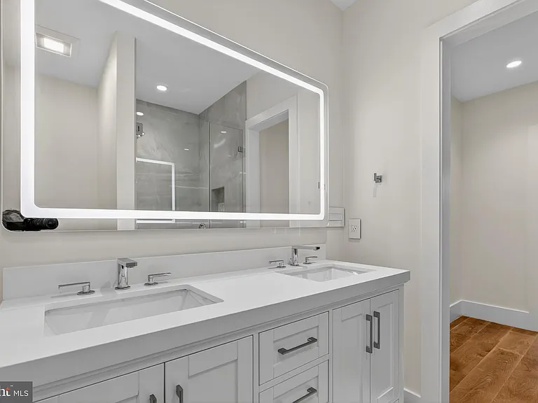 629 S Carolina Ave SE — Photo 30