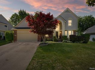 8363 Sherwood Dr, Grand Blanc, MI 48439