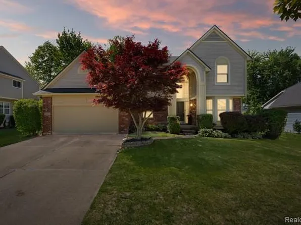 8363 Sherwood Dr, Grand Blanc, MI 48439