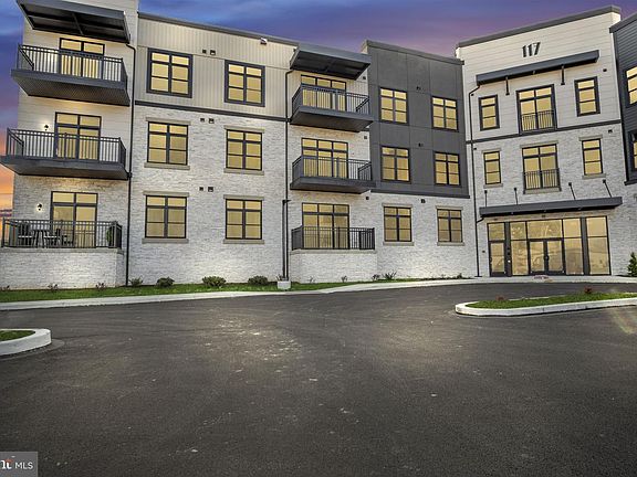 2nd image of 117 Blackford Blvd #104