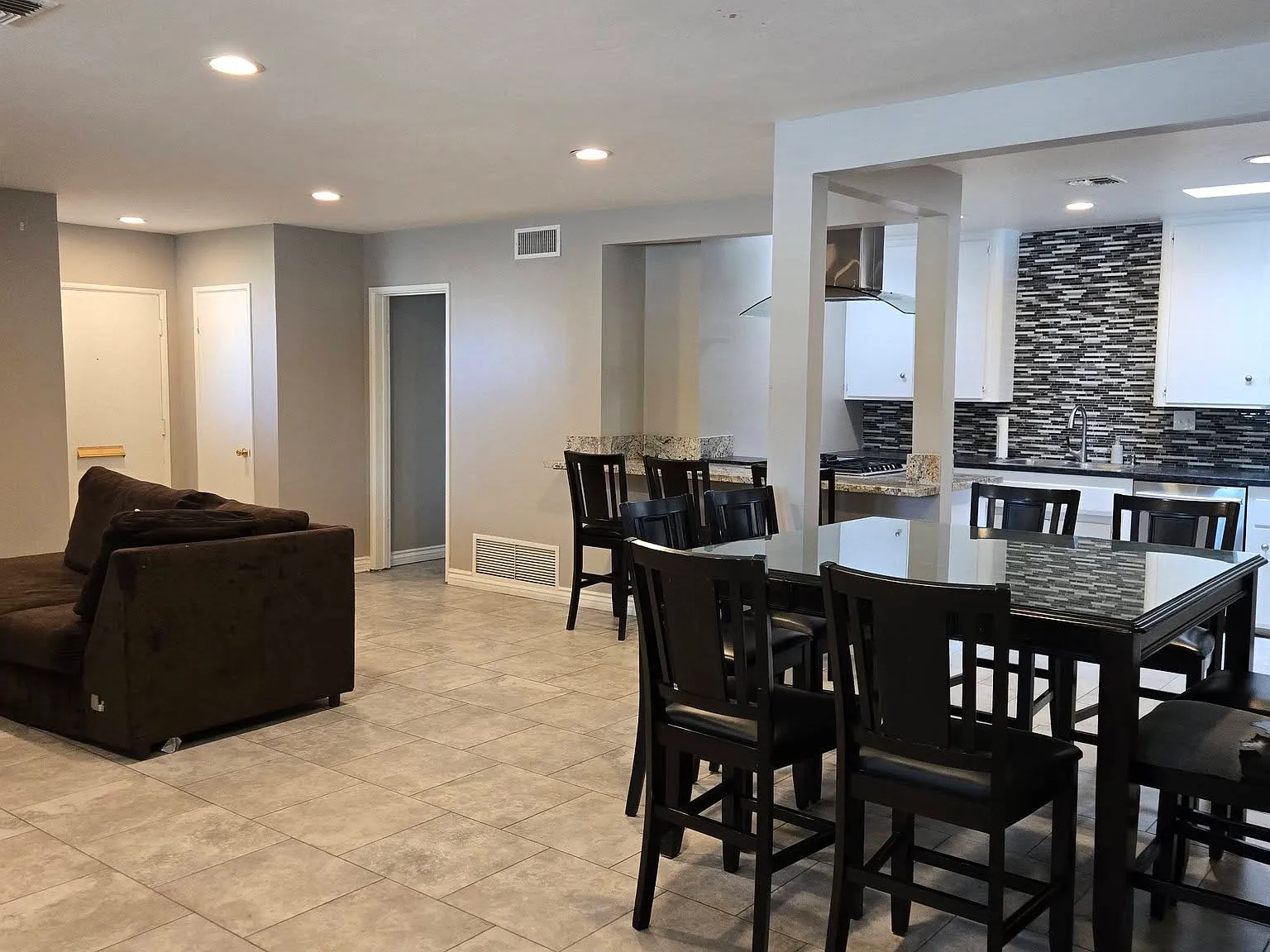 4 bed, 1496 sqft, $950 — Photo 2