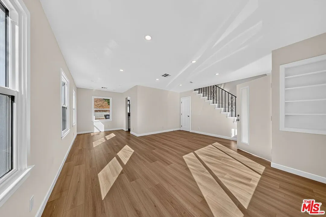 2 bed, 2.0 bath, 1007 sqft, $3,850 — Photo 4