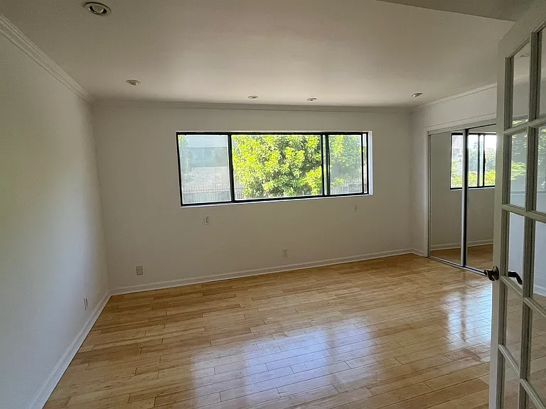 7307 Haskell Ave #4 — Photo 14