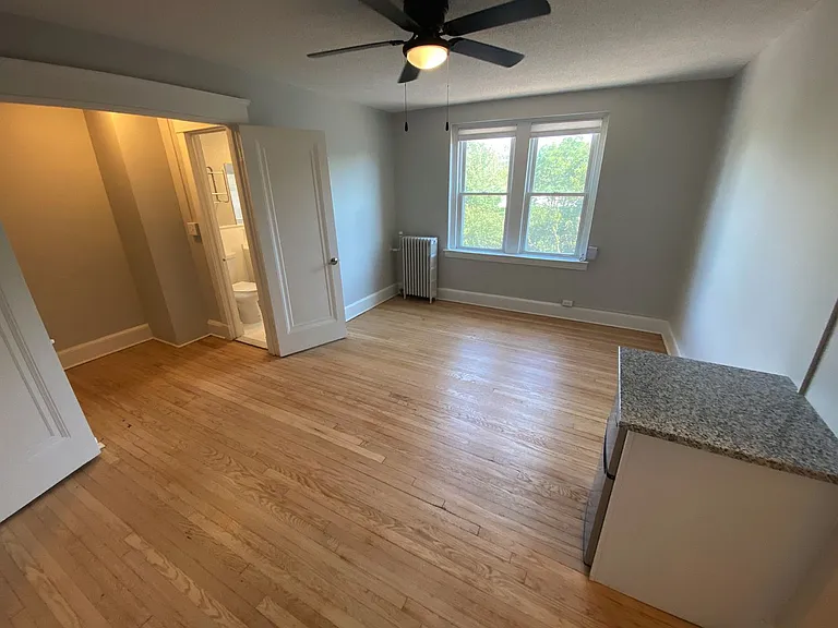100 Howe Street — Photo 52