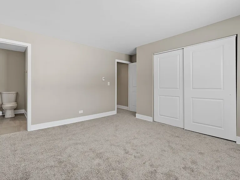 Lakeside Village Apartments — Photo 64
