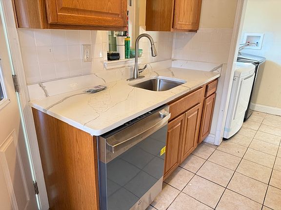 New kitchen Silestone countertops, sink, faucet