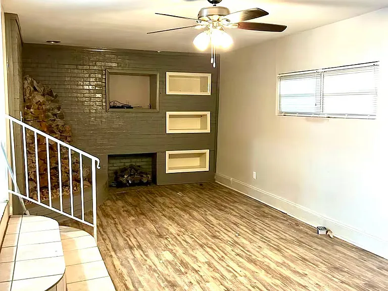 1807 Comanche St NW — Photo 5