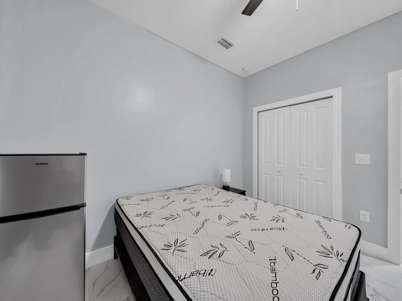 4 bed, 2.0 bath, 2100 sqft, $962 — Photo 2