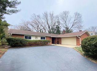 26W265 Tomahawk Dr, Wheaton, IL 60189