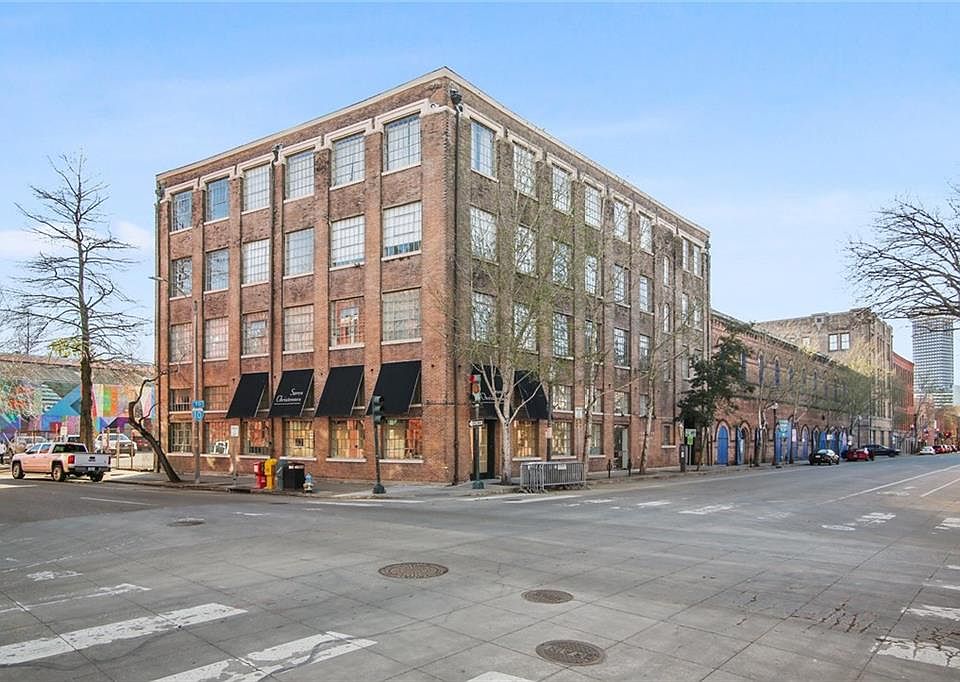 1st image of 402 Julia St APT 406