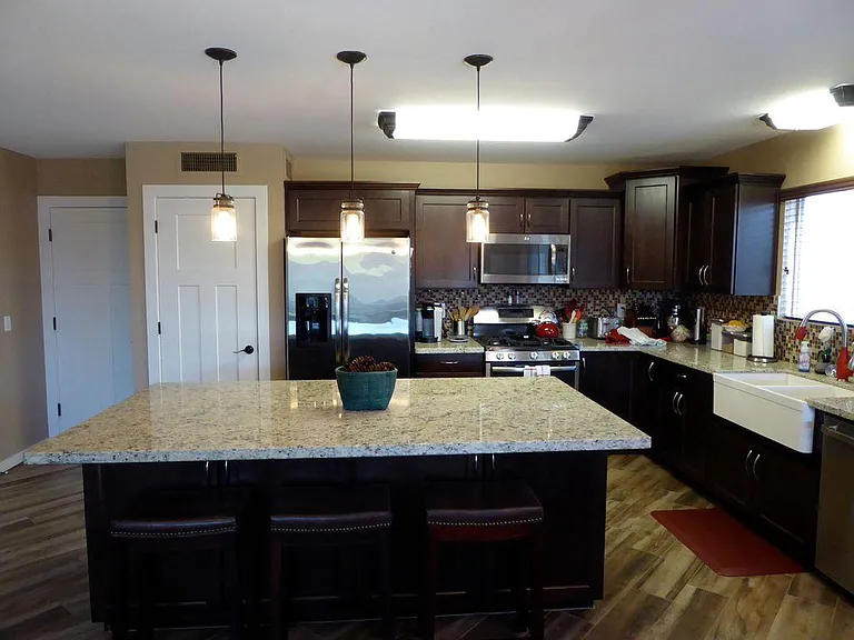 6810 S 15th Pl — Photo 12