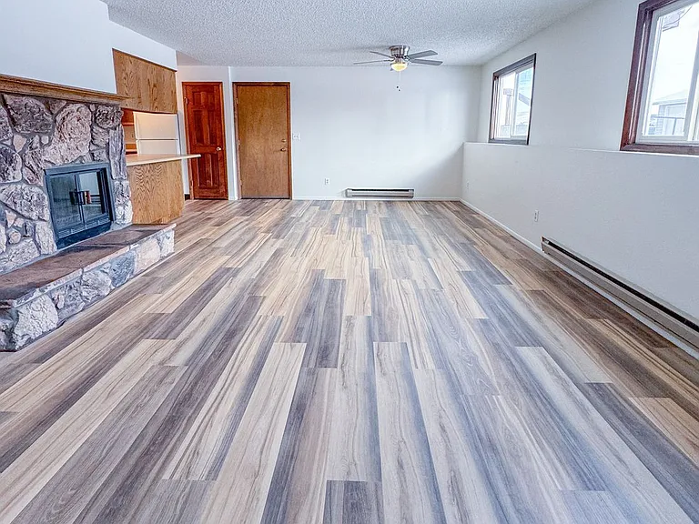 1283 Sugarview Dr — Photo 2