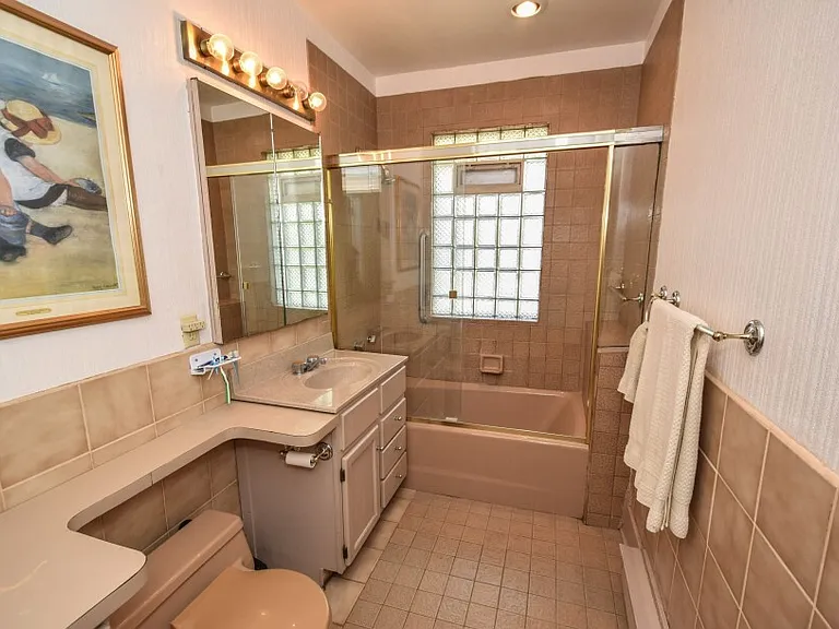 2975 N Downer Ave — Photo 10