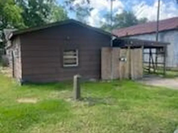 114 Seagraves St, Jennings, LA 70546