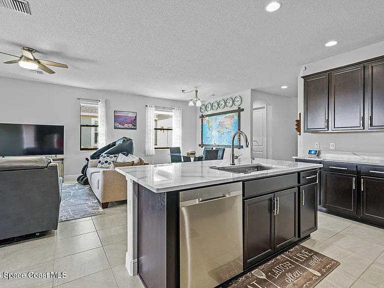 8108 Dobre Way — Photo 7