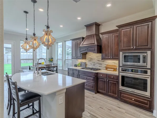10923 Sunnydale Ridge Ln, Cypress, TX 77433