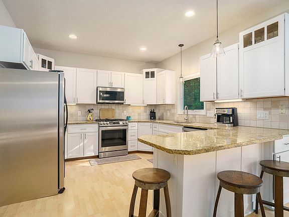 5th image of 16972 Birchview Dr
