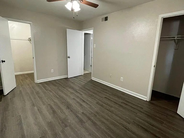 120 Avenue H #106 — Photo 3
