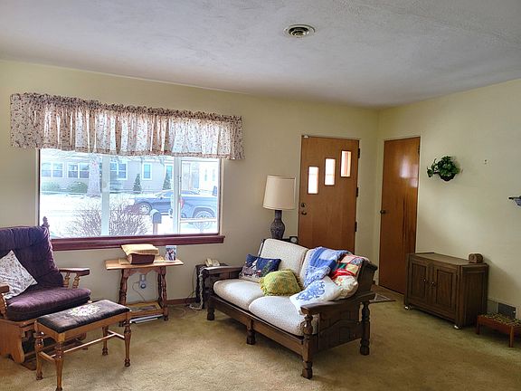 3rd image of 406 Brightwood Dr