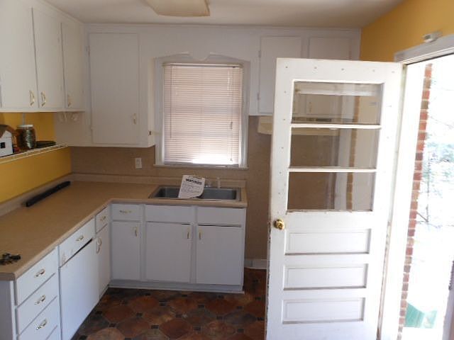2nd image of 609 Holland Cir