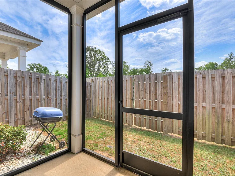 1055 Linsmore Ave — Photo 32
