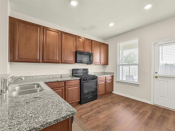 5th image of 4619 Prairie Chase Dr