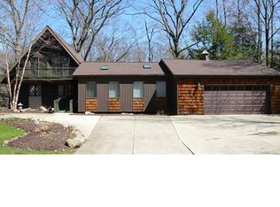 2947 Hemlock Dr, Willoughby Hills, OH 44094